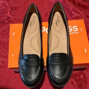 Women’s Payless Dexflex Comfort Geneva Slip-on Black Loafer size 11 NWT in box